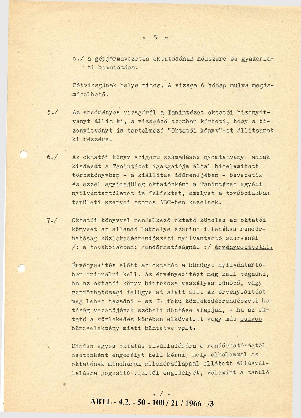 / Az oktatói könyv szigorú számadásos nyomtatvány, annak kiadását a Tanintézet igazgatója által hitelesített törzskönyvben a kiállítás időrendjében bevezetik és ezzel egyidejűleg oktatónként a