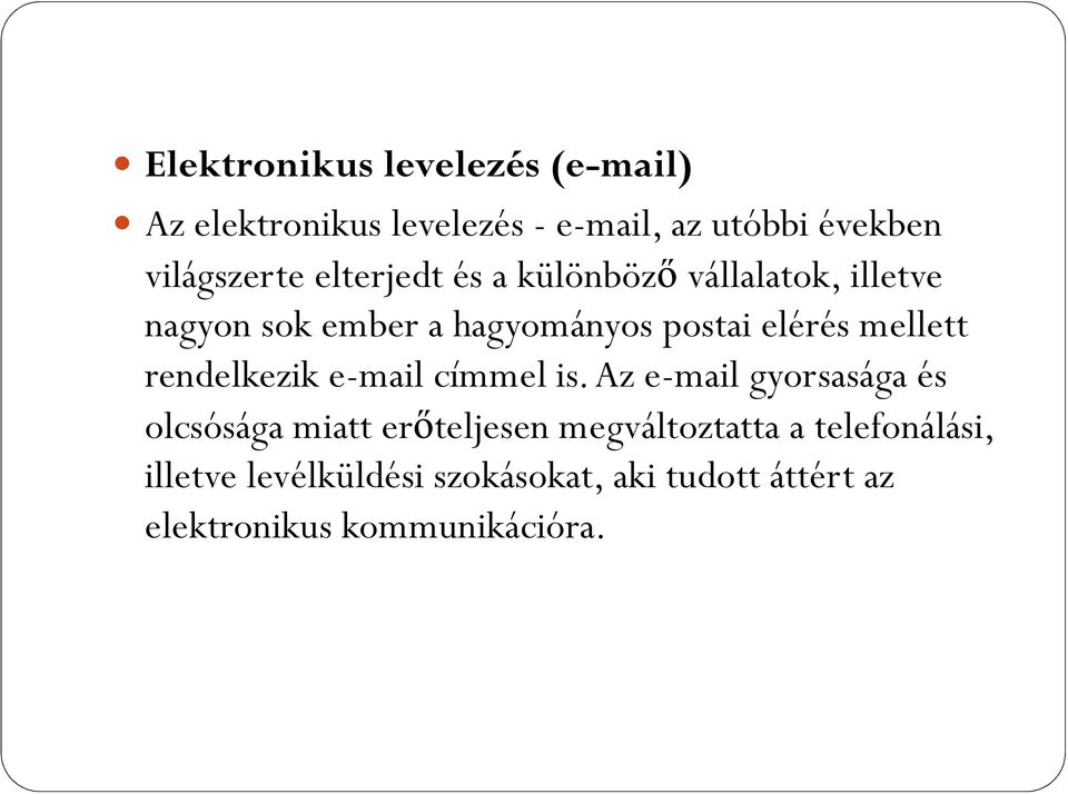 rendelkezik e-mail címmel is.