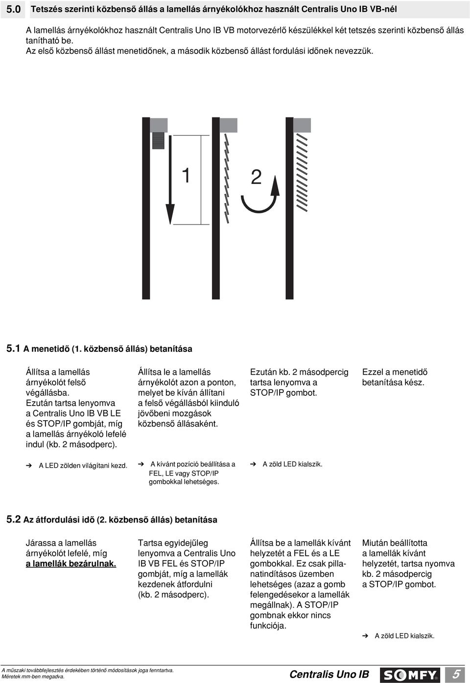 Ezután tartsa lenyomva a VB LE és STOP/IP gombját, míg a lamellás árnyékoló lefelé indul (kb. 2 másodperc).