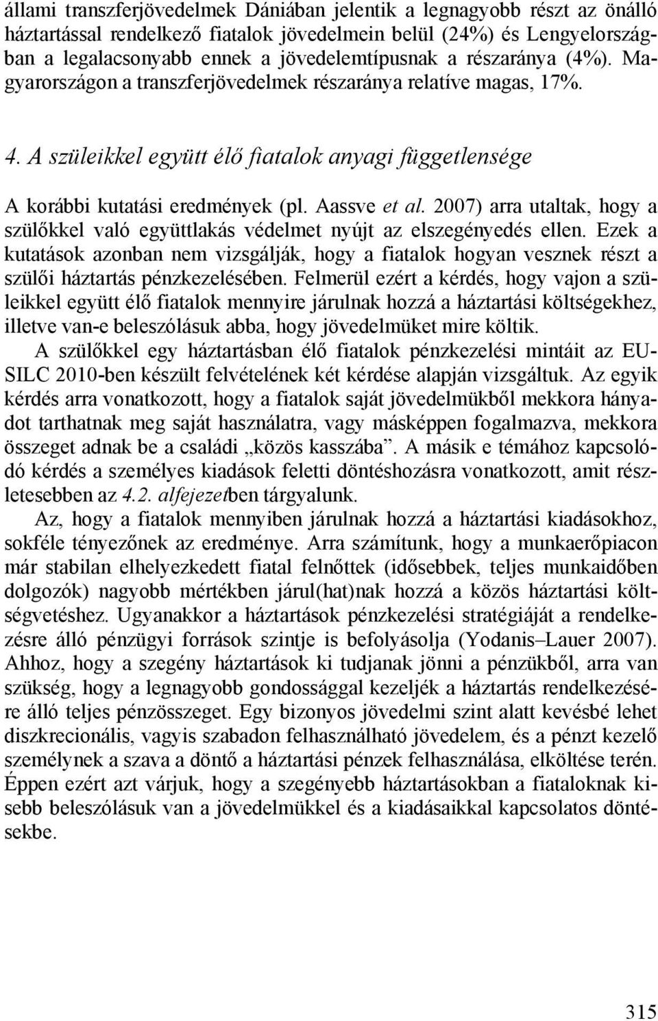 2007) arra utaltak, hogy a szülőkkel való együttlakás védelmet nyújt az elszegényedés ellen.