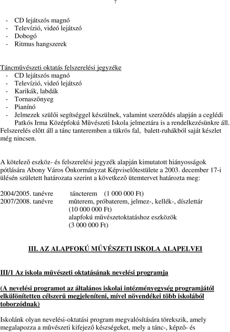 Felszerelés elıtt áll a tánc tanteremben a tükrös fal, balett-ruhákból saját készlet még nincsen.