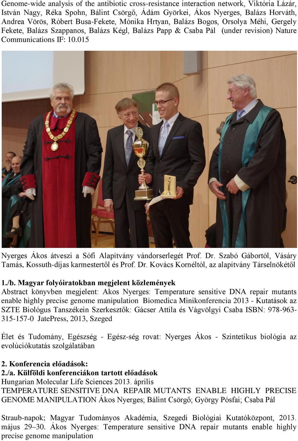 015 Nyerges Ákos átveszi a Sófi Alapítvány vándorserlegét Prof. Dr. Szabó Gábortól, Vásáry Tamás, Kossuth-díjas karmestertől és Prof. Dr. Kovács Kornéltól, az alapítvány Társelnökétől 1./b.