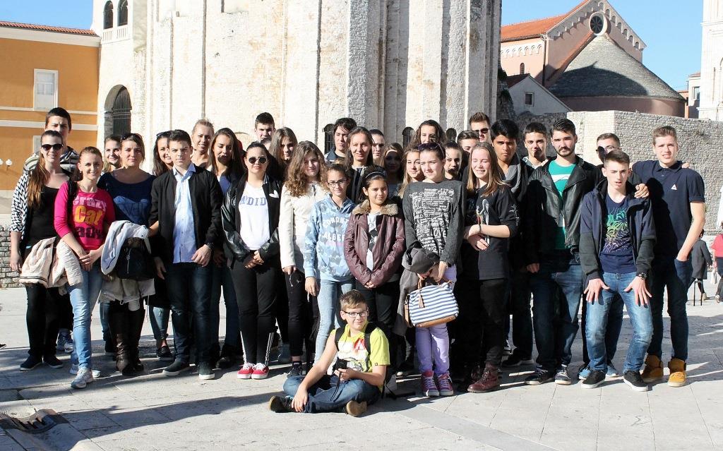 ZADAR TREBA POSJETITI! Narednoga dana primio nas je cijeli grad. Pomoću turističkog vodiča smo se upoznali s povijesnim znamenitostima grada, posjetili i spomenike hrvatsko-mađarske povijesti.