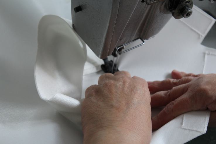 Termékgyártás Az alapanyag op malizálása melle a szűrőruha gyártásánál megtervezzük a termék szabásmintáját mechanikai szempontból, a koptató és húzóirányba ható terhelések megfelelő méretezésével.