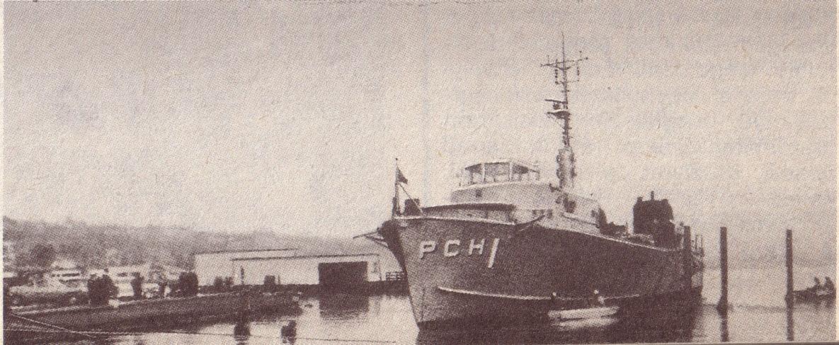 A HIGH POINT PCH 1 amerikai hordszárnyas őrnaszád teljes sebességgel való haladás közben, hajótestével a víz fölé emelkedve A HIGH POINT PCH 1-et eredetileg tengeralattjáró-vadásznak szánták.