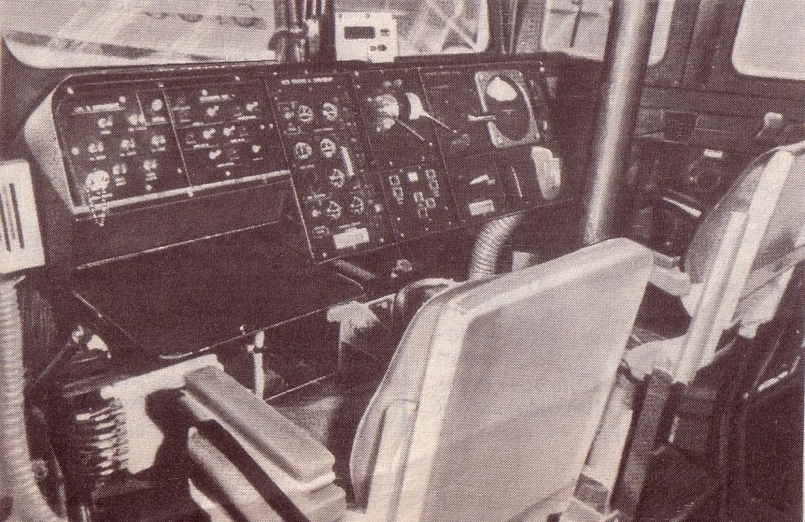 A SPARVIERO elektronikus berendezésének részlete: az árbocon elhelyezett 3 BM7 250 B típusú navigációs lokátor és a parancsnoki torony