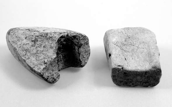 főként a korai bronzkorból, kisebb részben a középső bronzkorból származtak. A kora bronzkori telepjelenségek az Építész utca 7 11. között jelentkeztek, míg a 13.