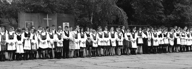 D) BELÉPŐK ÉS BÚCSÚZÓK MATURANDUS 2013. február 8-án, pénteken került sor iskolánk 137 végzősének maturandus ünnepségére.