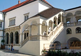 Tokaj-Hegyalja Tokaj-Hegyalja Sárospatak A legnagyobb múltú hegyaljai város, amely a Rákóczi család birtokközpontja volt.