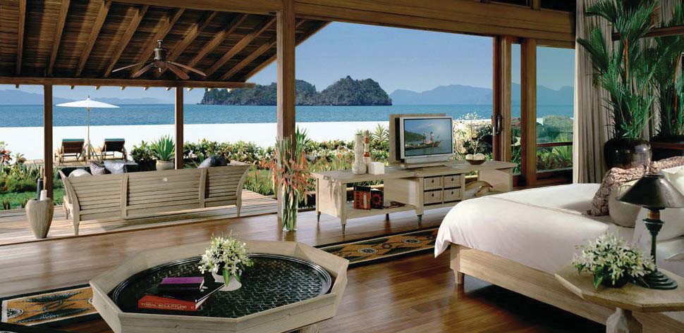 LANGKAWI MALÁJZIA ÁZSIA FOUR SEASONS RESORT***** DLX A Langkawi szigetcsoport 99 szigetével egy trópusi oázist képez az Andamániai-tengeren egy UNESCO által védett geo parkban, tele buja növényzettel