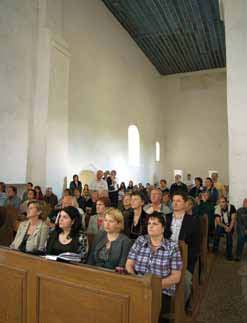 nek. A külsôrôl több felvétel is rendel ke zésre áll a XX. századból, amelyek a pusztulás lassan, de folyamatosan elôre ha la dó stádiumait rögzítik.