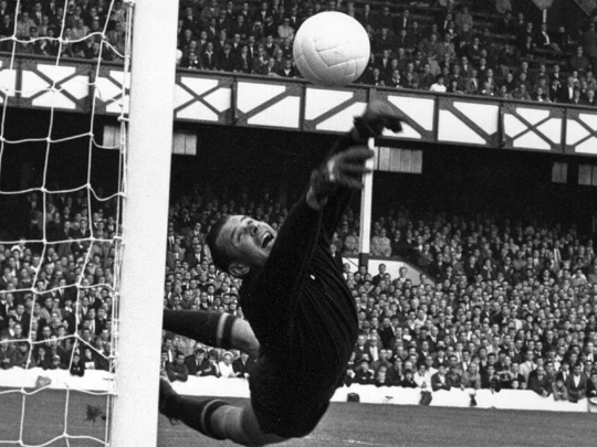 Lev Jsin volt z 1960-s döntő egyik hőse (Fotók: Action Imges) MEGISMÉTELT MELBOURNE-I DÖNTŐ Vissz z 1960-s Európi Nemzetek Kupájához, zz z Európ-bjnoksághoz!