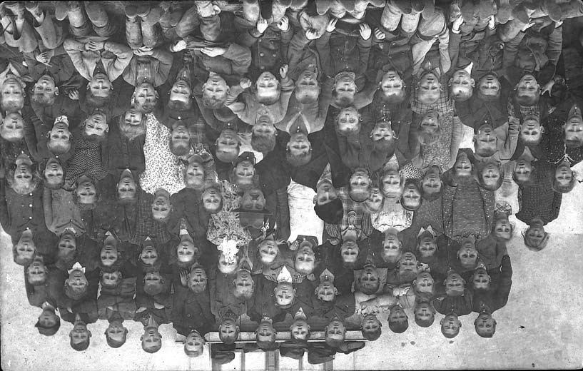 70 Újhartyáni Képeskönyv 69. Tusák Öcsike (Márton) 1949-ben. 70. Családi kép 1923-ban, Lányi József és felesége Apfel Mária, kislányuk Ilonka. *71.