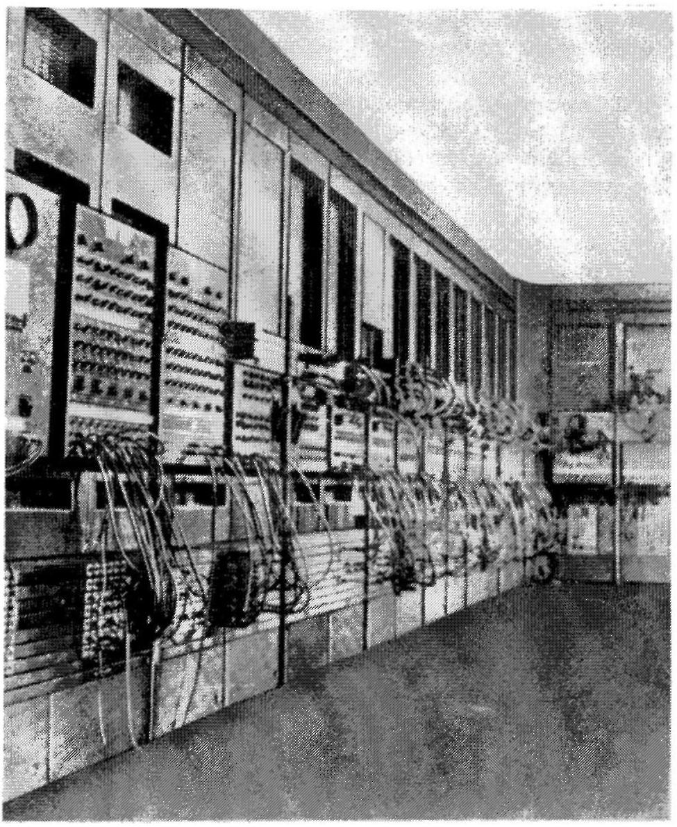 Az első elektronikus digitális számítógépnek, az 1945 decemberében üzembe helyezett ENIAC-nak egy része.