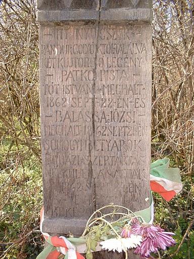 főzőedényeik nem lévén meleg ételre csak a tanyákon és a jobb módú családoknál számíthattak, ahol vagy kényszerűségből, vagy jószívűségből látták vendégül őket.