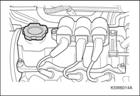6 6 SZERVIZ ÉS KARBANTARTÁS MOTOROLAJ A motor megfelelő kenése érdekében a motorolaj szintjét az előírt értéken kell tartani.