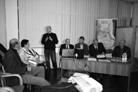 Hajnal László említhetjük a szórakozást is, de érdekes, hogy éppen a legfelszínesebb, legkönnyebben befogadható összetevőjével keveri a közgondolkodás a kultúra szerteágazó,mégis felismerhető