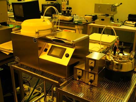 17 FOTOLITOGRÁFIAI MŰVELETSOR Lakkcentrifuga hotplate maszkillesztő / megvilágító előhívó Hg lámpa: 436 nm (g-line),