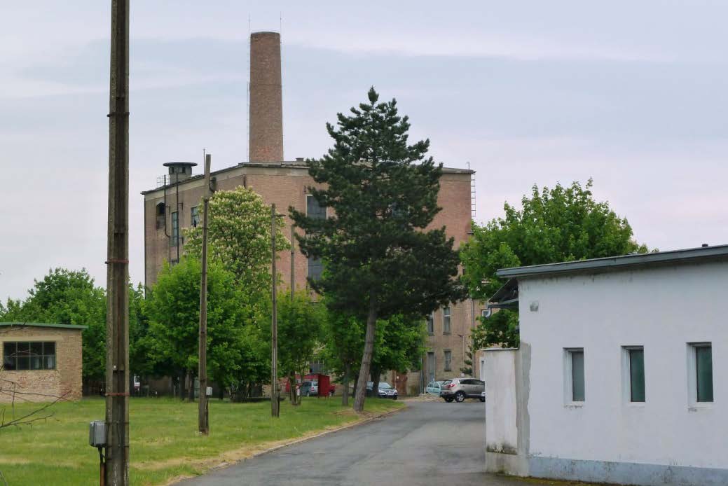 Barnamezők Magyarországon látogatóközpont és műszaki-kulturális bemutatóhely, illetve az Öregmalomkő Falusi Szálláshely Komlósdon. 66.