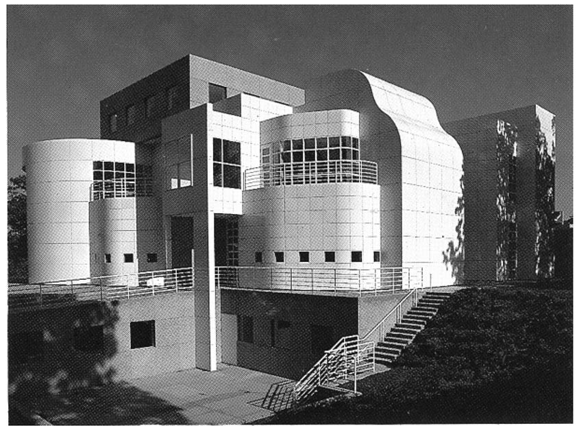 Kép architekturája és az architektura képe Derékszög és hullámvonal, ráció és érzelem Üveges Gábor Budapesti Műszaki és Gazdaságtudományi Egyetem, Rajzi és Formaismereti Tanszék Abstract Formulating