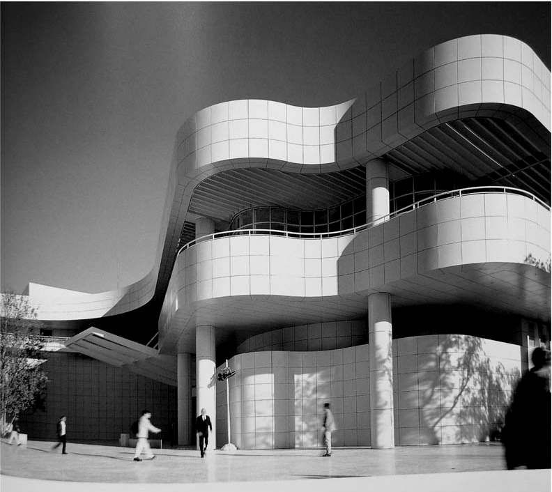 Deim Pál Richard Meier Getty Center, 1987 A hullámvonal és a derékszögű forma ellentéte és harmóniája, ami mind Deim, mind Meier, mind Kazumasa számára alapmotívum; az organikus világ és a geometria