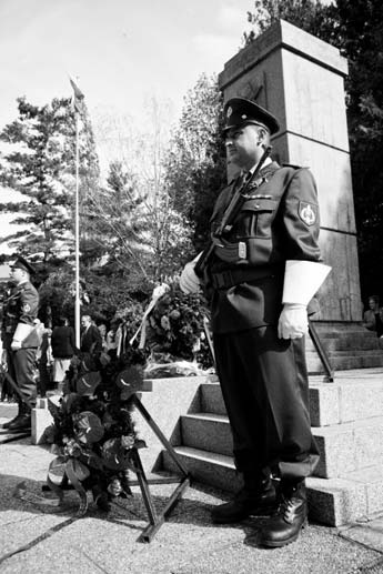 jún 2010 7 AKTUALITY Galanta si pripomenula 65. výročie ukončenia II. svetovej vojny Kladenie vencov Rozkazom ministra obrany SR Jaroslava Bašku sa 6.