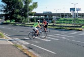 10 Kedy bude bezpečnejšia cyklotrasa? Ak sa rozhodnete venovať cyklistike, rátajte s tým, že Bratislava zatiaľ na tento šport nemá ideálne podmienky.