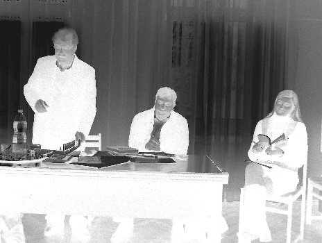 4 január 2012 Predseda CSS Ján Fuzik, predseda miestnej slovenskej samosprávy Juraj Ando a šéfredaktorka Tünde Tusková stránku vedeckých štúdií s poznámkovým aparátom a vymenovaním použitej