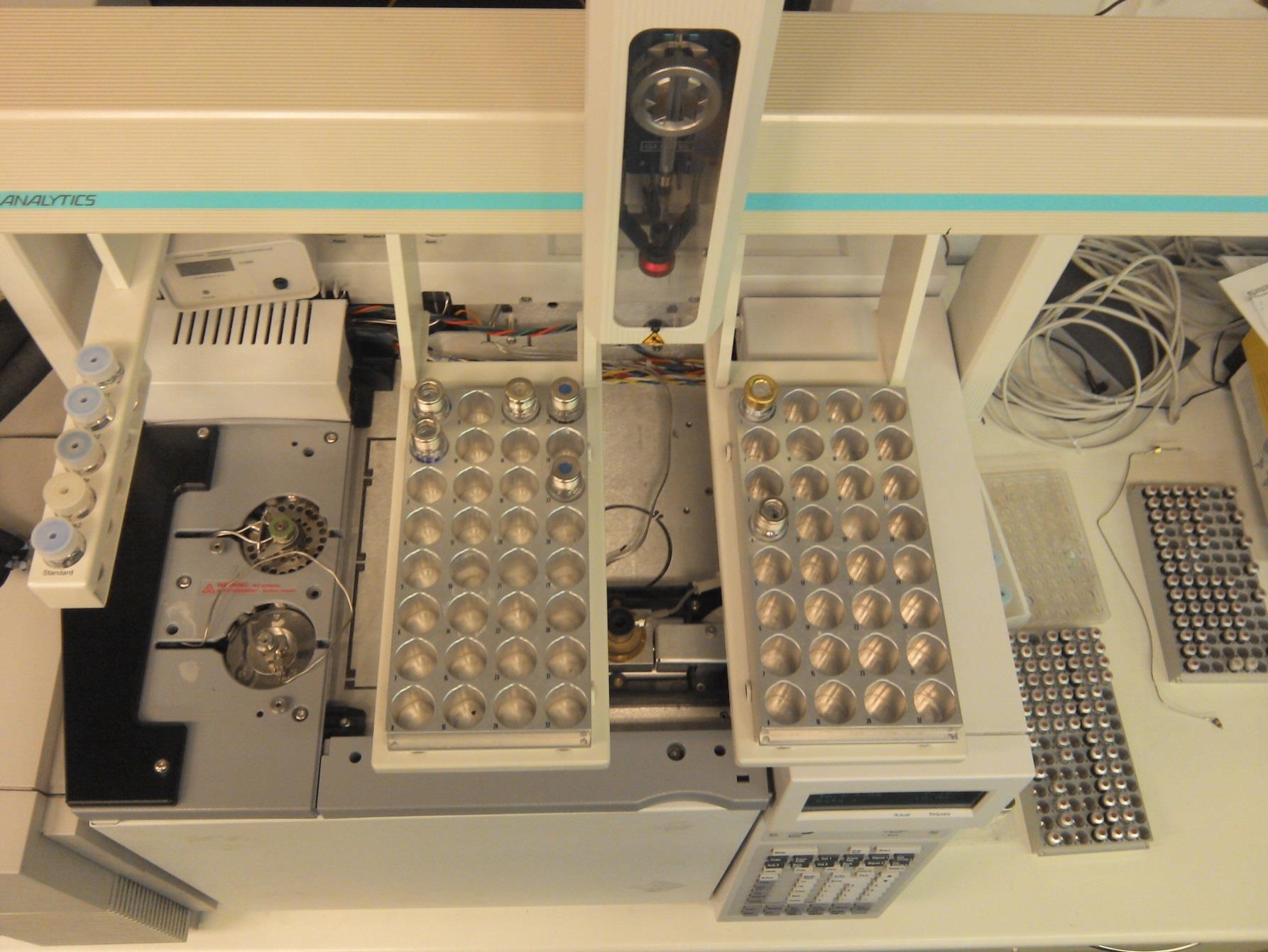 Automata SPE módszer ~ technikai részletek Syringe: 100 vagy 250 µl; needle: 50 mm Tray 1: oldószer és injektálás VT 32-10
