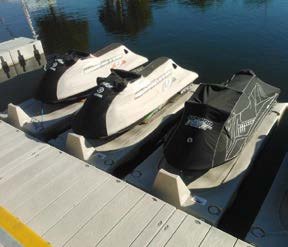 JETSKIZÉS HOSSZABBÍTHATÓ JETSKITÁROLÓ Moduláris felépítésű jetskitárolónk három felhajtó, közép és orr részből áll.