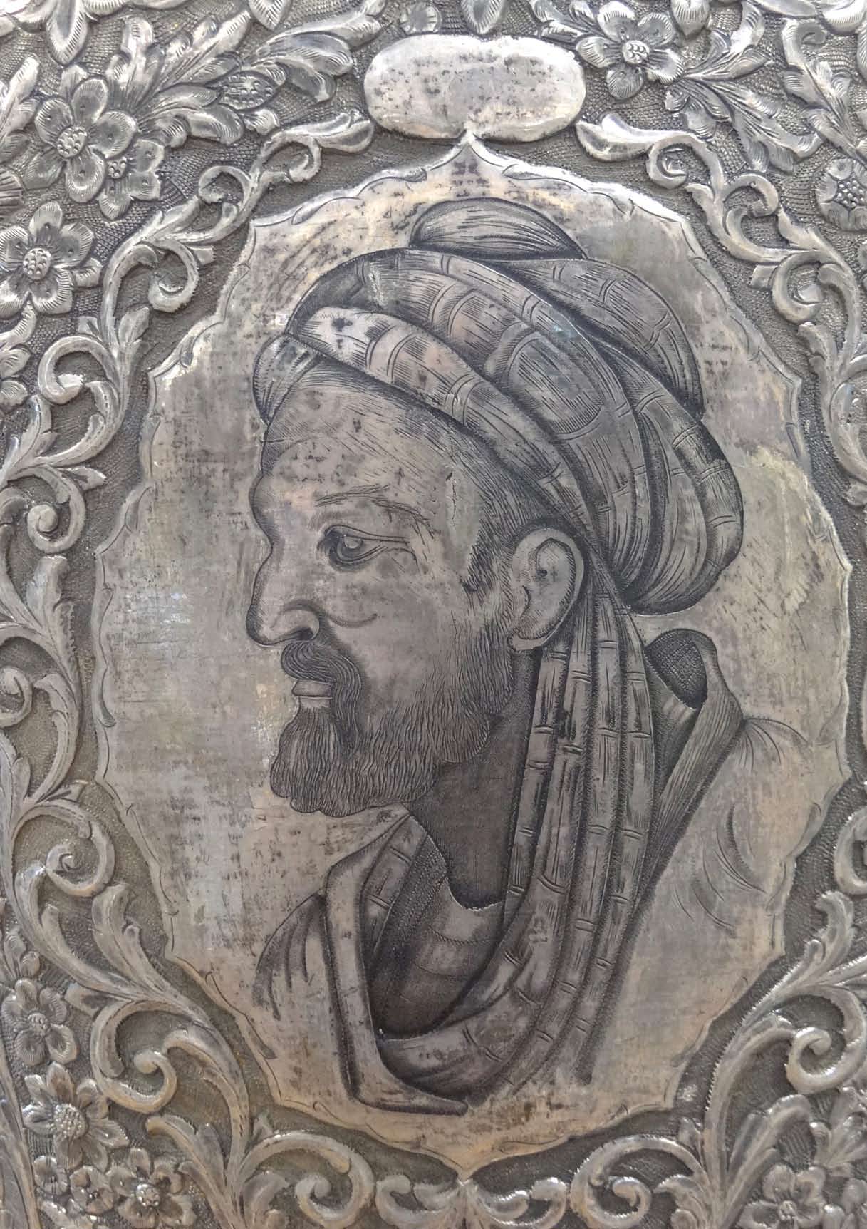 9 Avicenna, a lepárlás atyjának portréja egy ezüst vázán - BuAli Sina (Avicenna) Mausoleum - Hamadan - Nyugat- Irán Fotó: Adam