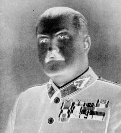 SOMOGYI ENDRE altábornagy 1891. november 18-án született Cserépfalun. Katonai pályafutása 1909-ben a Pécsi Hadapródiskolában kezdődött. A Ludovika Akadémiát elvégezve 1912-ben avatták hadnaggyá.