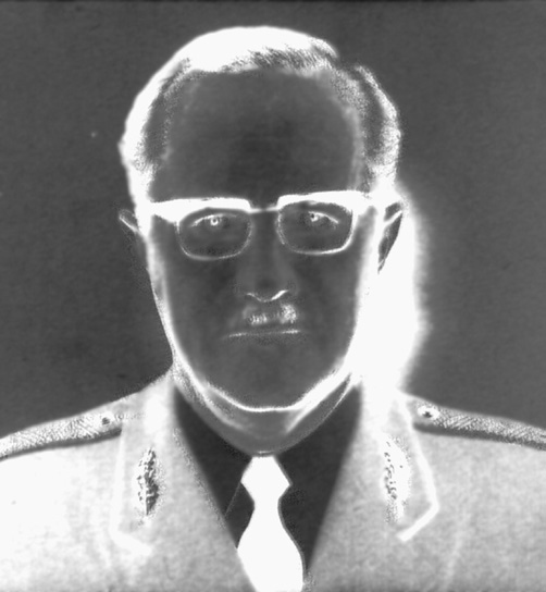 PROF. DR. MANNINgER JENŐ ny. orvos vezérőrnagy 1918. október 30-án született Rácbolypusztán. 1942-ben a Pécsi Orvostudományi Egyetemen szerzett orvosi diplomát.