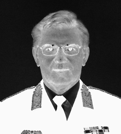 CSOMÓS LAJOS ny. vezérőrnagy 1942. július 24-én született Gyöngyösön.