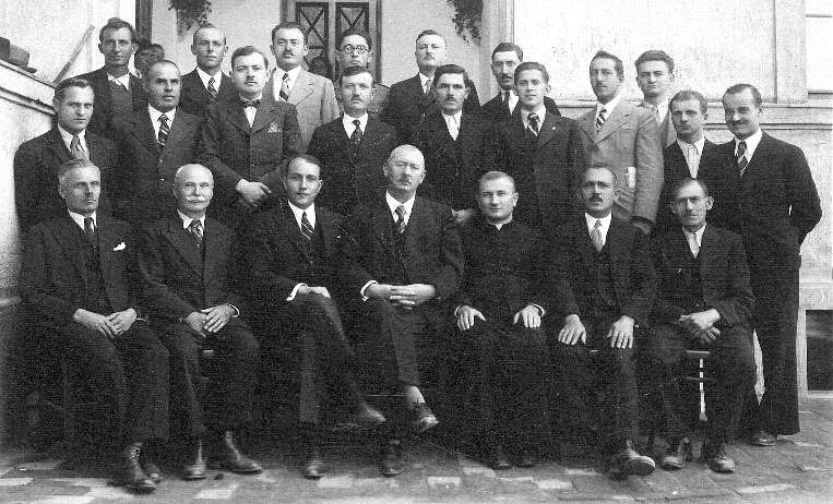 1929-től Pál Tibor volt a dalkör karnagya, a kórusművek betanításában Bedits (Bédi) Máté volt a segítője. 1930.