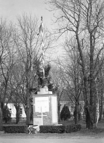 SÖVÉNY MIHÁLY 8. A SZABADSÁGHARC BUKÁSÁTÓL A SZERB MEGSZÁLLÁSIG A szabadságharc idején Almás nem volt hadszíntér, és csak kevés adatunk van arra, hogy lakosai részt vettek volna a harcokban.