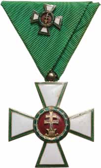 Kitüntetések 550 550 551 552 552 Osztrák-Magyar Monarchia (1867 1918) 550. Ferenc József Császári és Királyi díszjelvény NMK: 232 (Ag) T1 500 Művészetért és Tudományért. Eredeti szalagon.