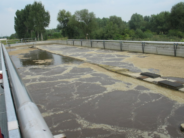 Szennyvíztisztítás Elsődleges (mechanikai) Másodlagos (biológiai) Harmadlagos Biológiai : műtárgyas: eleveniszapos