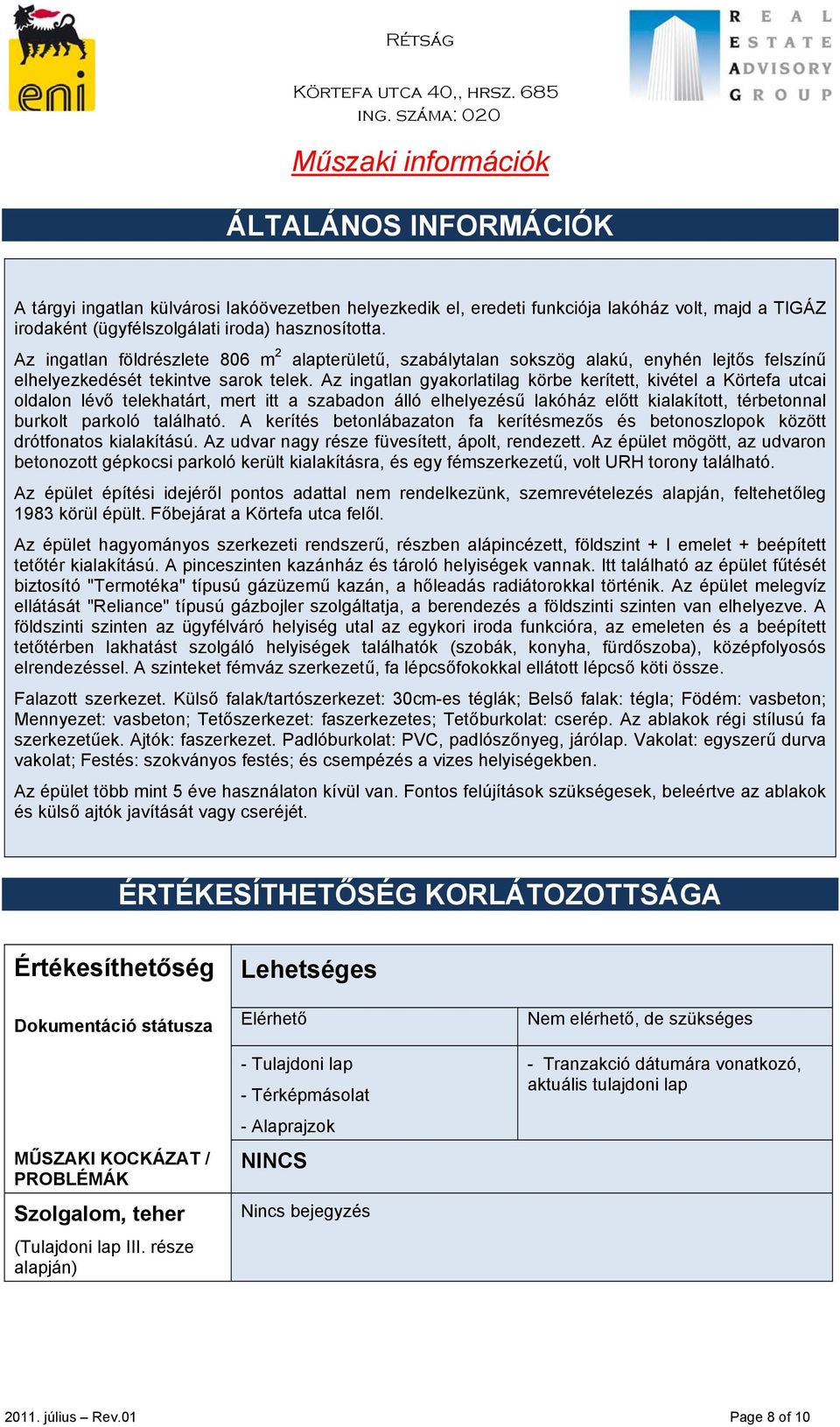 Az ingatlan gyakorlatilag körbe kerített, kivétel a Körtefa utcai oldalon lévő telekhatárt, mert itt a szabadon álló elhelyezésű lakóház előtt kialakított, térbetonnal burkolt parkoló található.