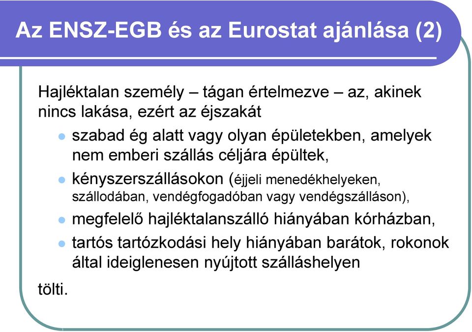 szabad ég alatt vagy olyan épületekben, amelyek nem emberi szállás céljára épültek, kényszerszállásokon (éjjeli