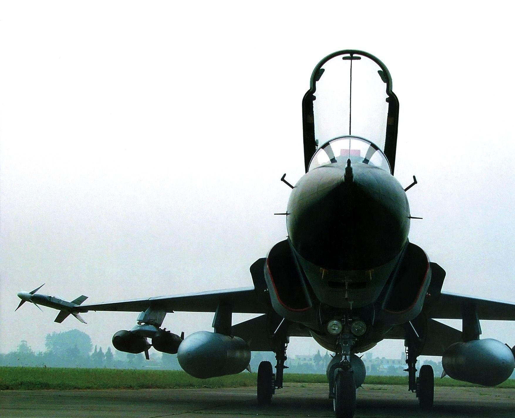 Történelmi áttekintés A kínai történet 1986-ban kezdődött, az Indában rendszeresített nagyszámú MiG-23 és a tervezett MiG-29 beszerzésekre a Pakisztáni és Kínai légierőnél igény merült fel egy új,