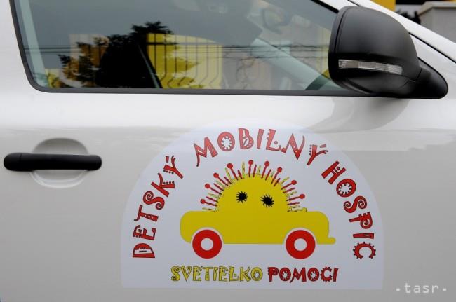 A mobil hospice szolgálat szakdolgozói: 1 orvos 25 felnőtt betegre és 1 orvos 10