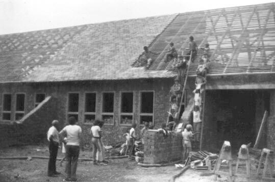 Az új óvodát 1978. május elsején adták át, és már május másodikán a gyerekeket itt fogadták a nevelők. 1985-ben a vezető óvónő Balla Árpádné.