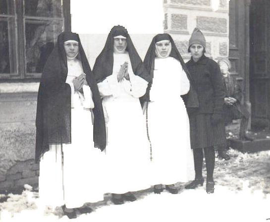 Részlet a Postás Klári című színdarabból Az 1930-as évek elején a Népművelési Gyöngyfűzér nevezetű rendezvények terjedtek el.