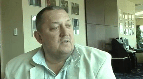 Vidnyánszky Attila totális győzelmet aratott Forrás: Origo Mindez azért az év egyik legfontosabb színházi eseménye, mert minden botrány ellenére Vidnyánszky elsöprő győzelmét a szakma szó nélkül