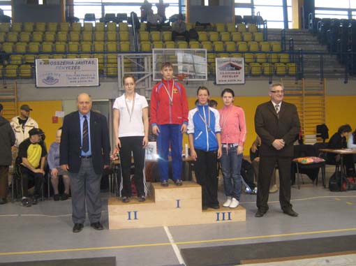 SENIORKE 48kg (5takmičarke) 1. Nagy Cintia /Diósgyőri BC 2. Mihálovics Ivett /Miklóssy SE 3. Balla Ivett /Diósgyőri BC 4. Császár Krisztina /Diósgyőri BC 5.