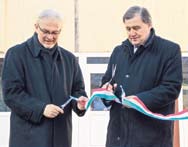 2016. december 7. 5 Szuper ügyek Feavatták a Hunyadi udvarát Ekészüt a Hunyadi iskoa új udvara. Nem csak a kiaakítása körübeü is.