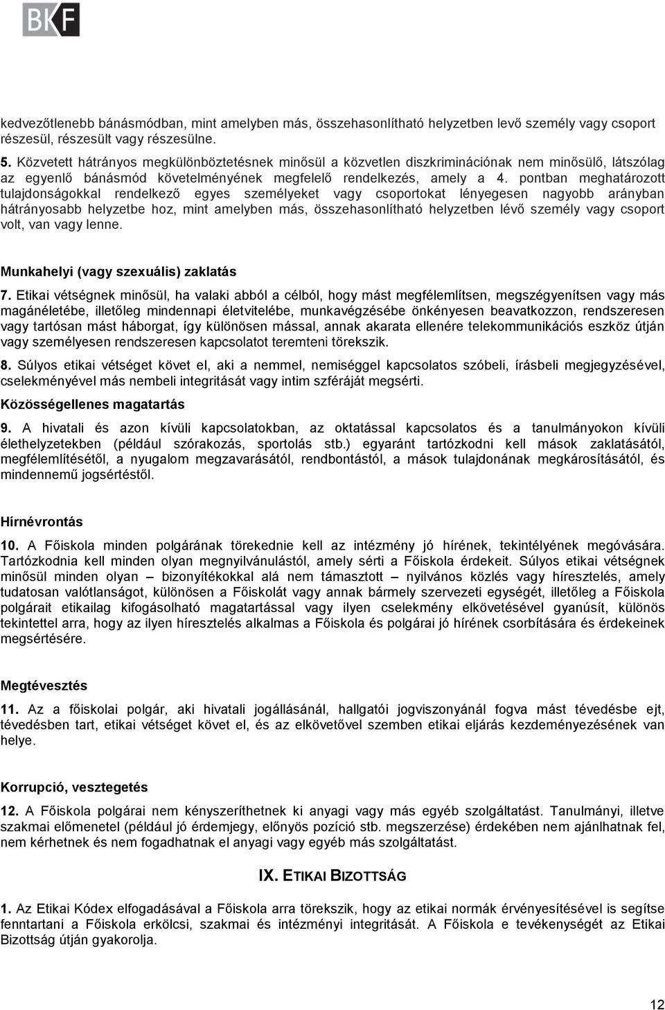 pontban meghatározott tulajdonságokkal rendelkező egyes személyeket vagy csoportokat lényegesen nagyobb arányban hátrányosabb helyzetbe hoz, mint amelyben más, összehasonlítható helyzetben lévő