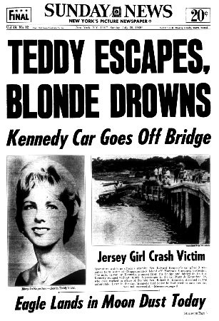 Egy órával később egy rendőr arra lett figyelmes, hogy az egyik kisebb földúton elszáguld egy autó. Kennedy és Kopechne ült benne.