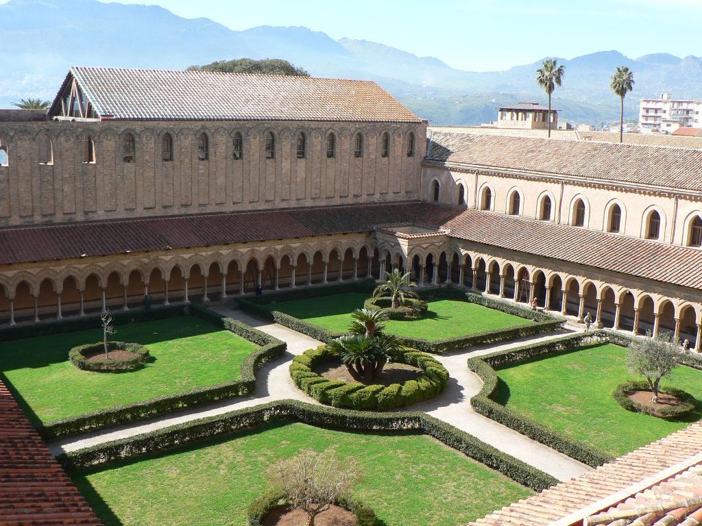 MONREALE / KATEDRÁLIS 1172: a Palermo-i püspök hatalmának ellensúlyozására II.